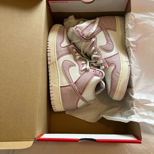 Nike Dunk High- brand new never worn, small stain
